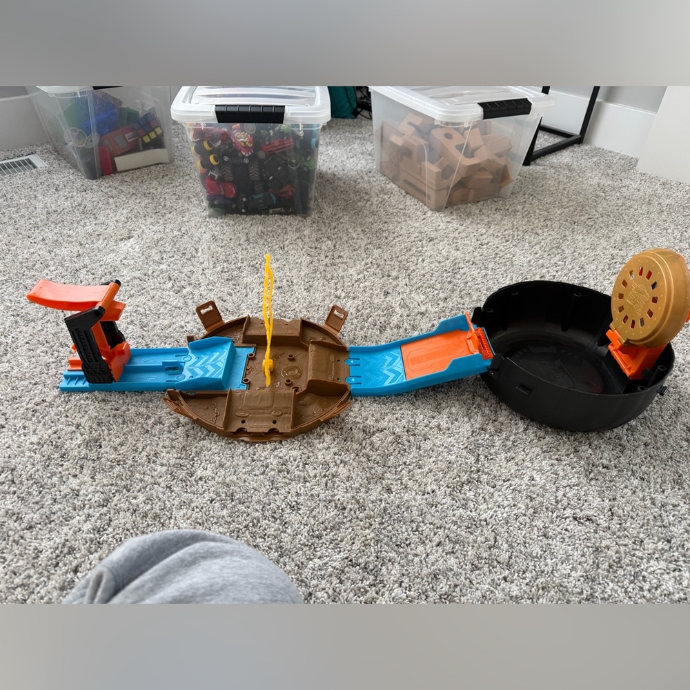 Hot Wheels Monster Trucks Wheel Case track